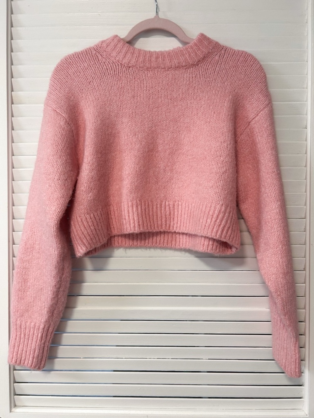 H&M • Women's Pink Cropped Crewneck Sweater